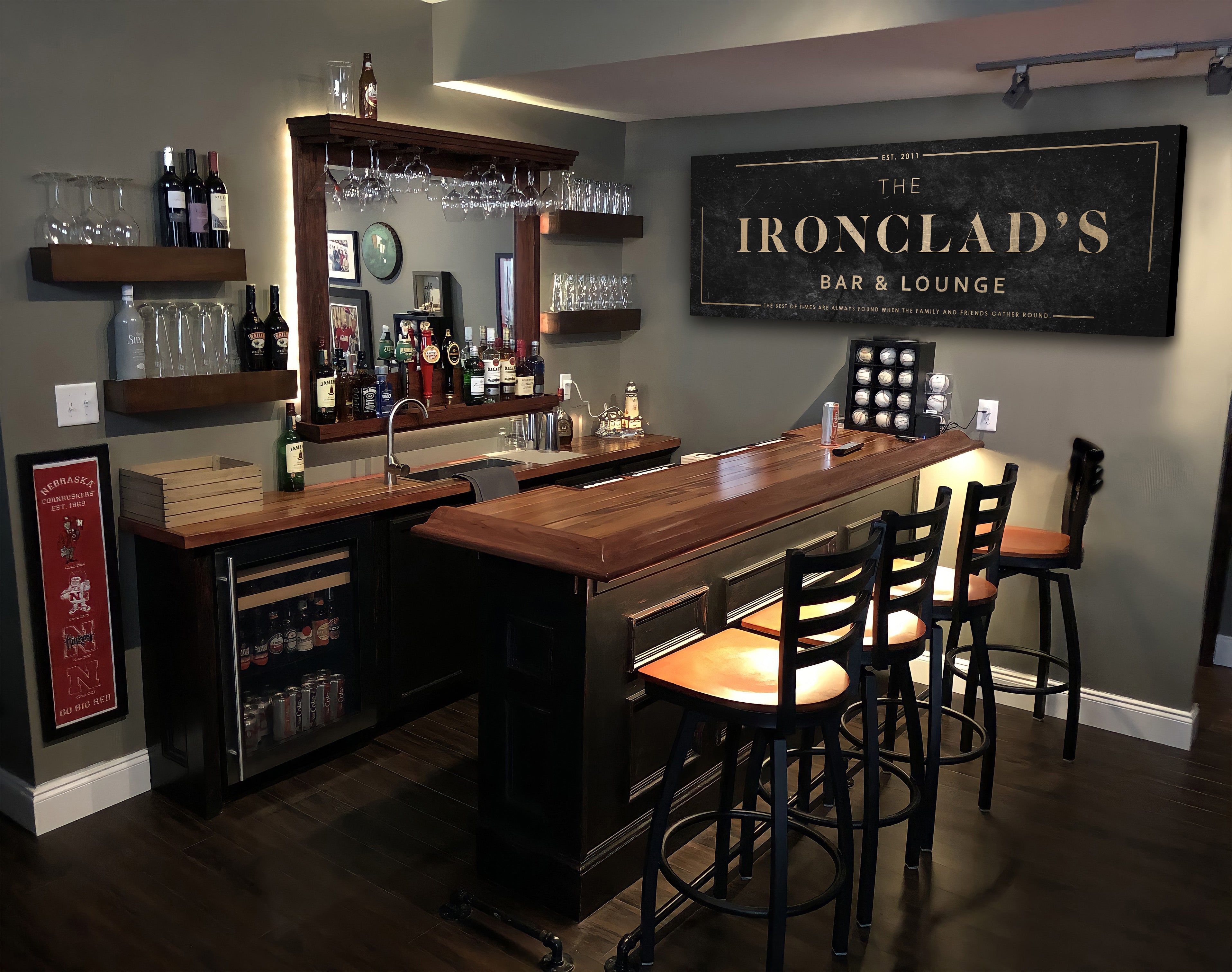 Bar & Lounge Sign